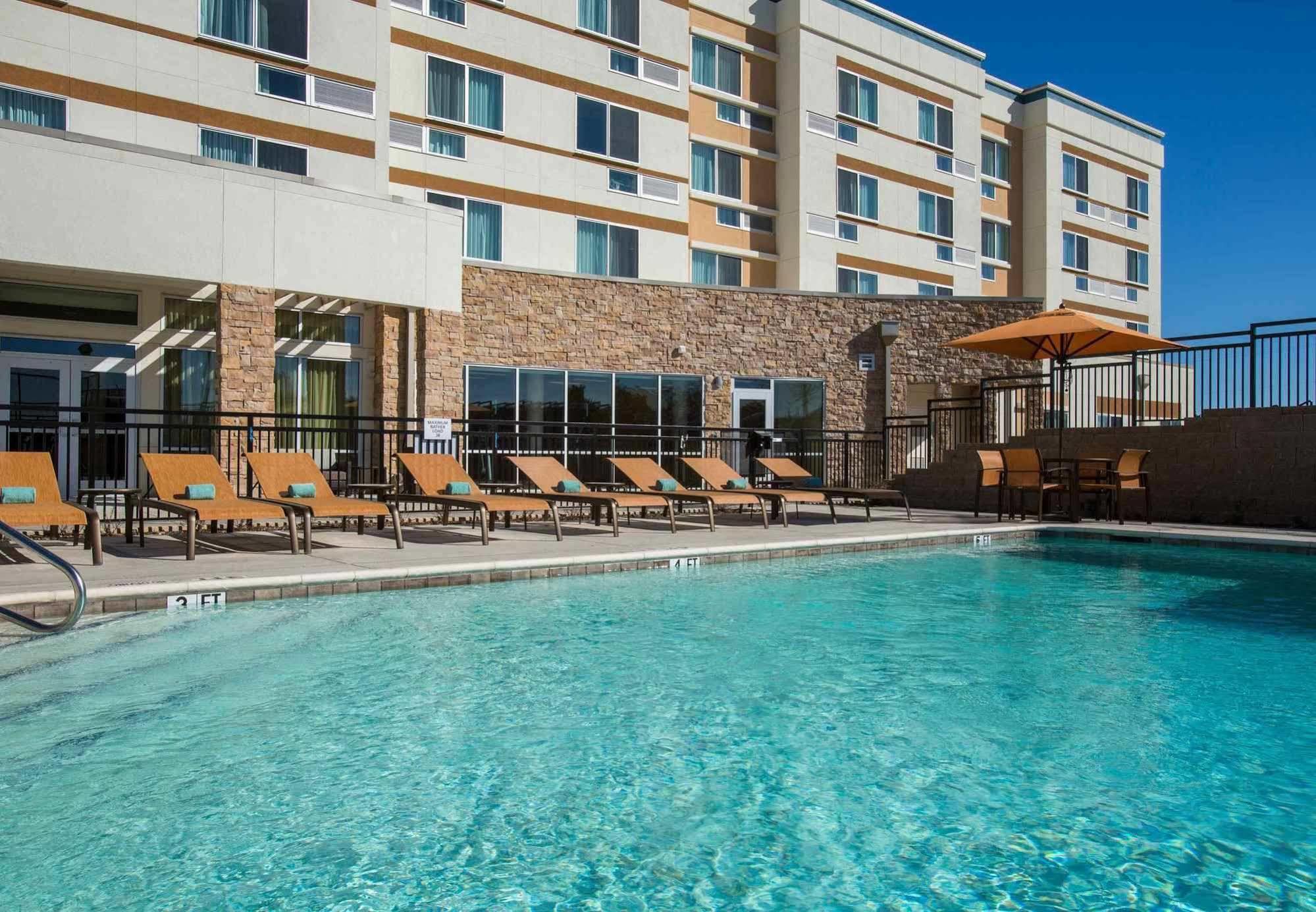 Courtyard By Marriott Dallas Midlothian At Midlothian Conference Center Exterior foto